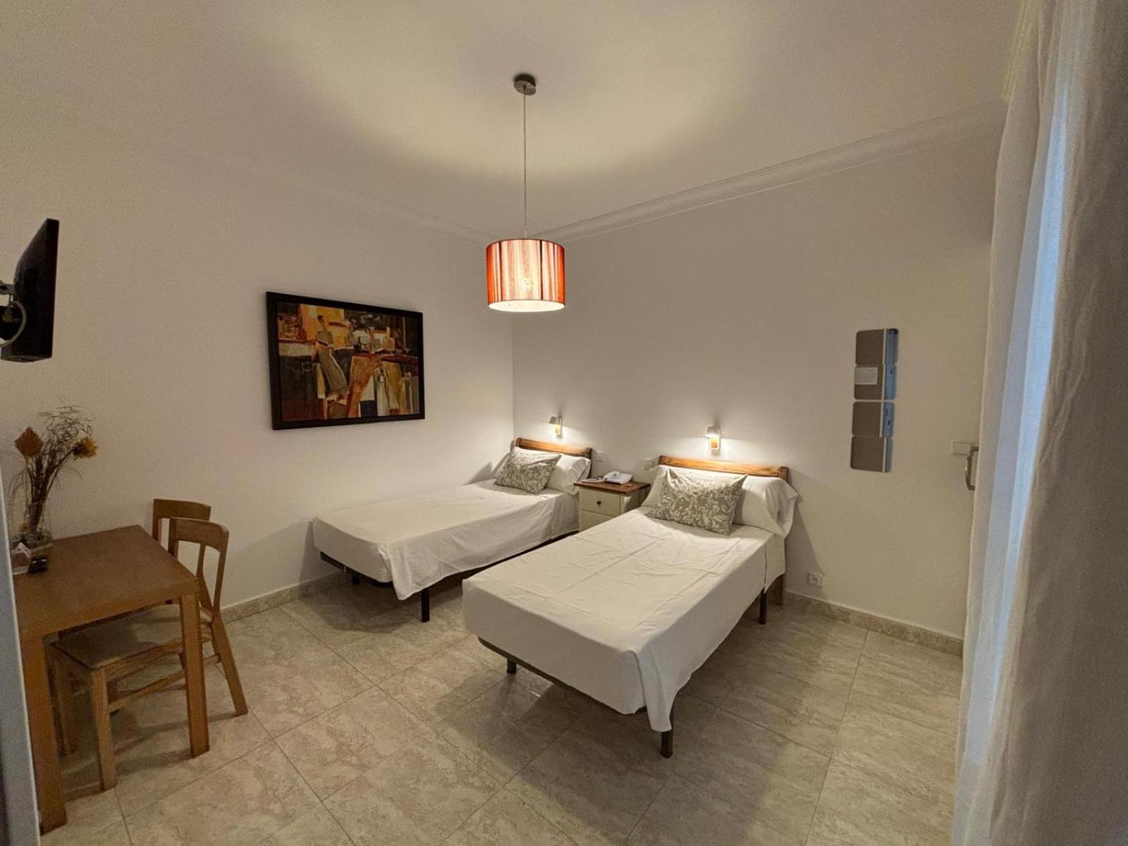 Hostal Barrera Madrid Exterior photo