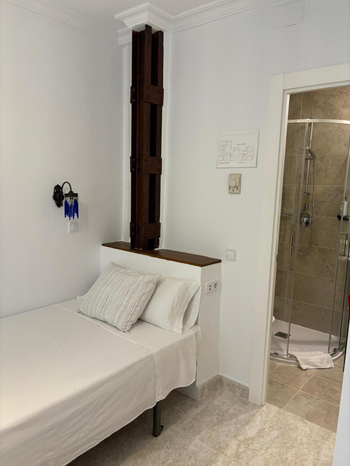 Hostal Barrera Madrid Exterior photo
